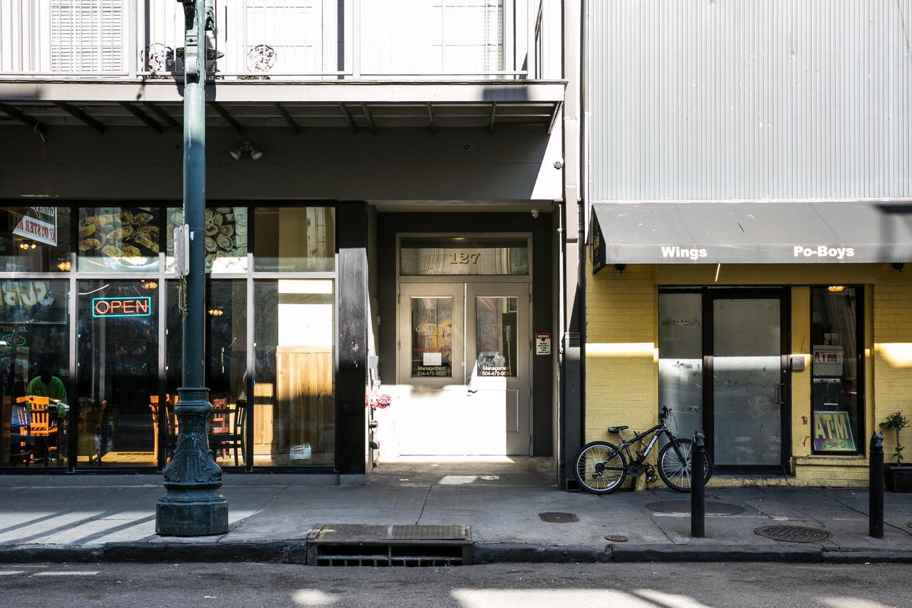 Stay Alfred On North Carondelet Street *